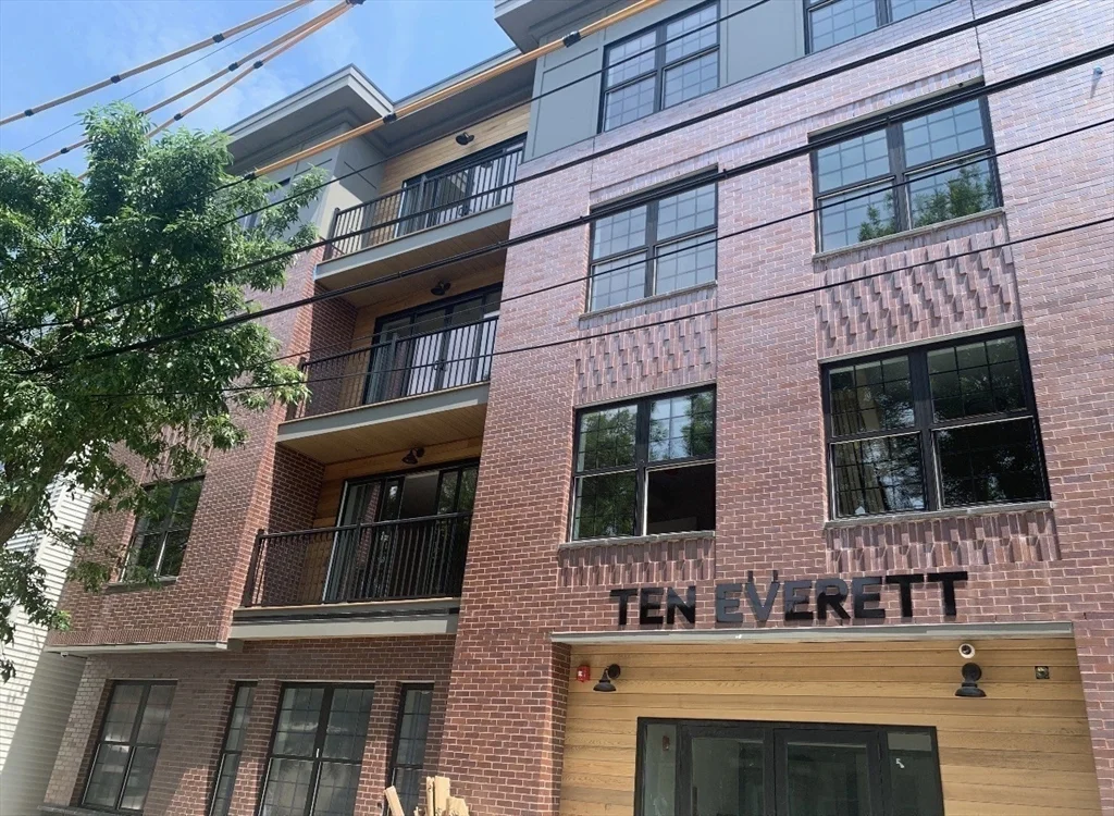 10 Everett St, East Boston