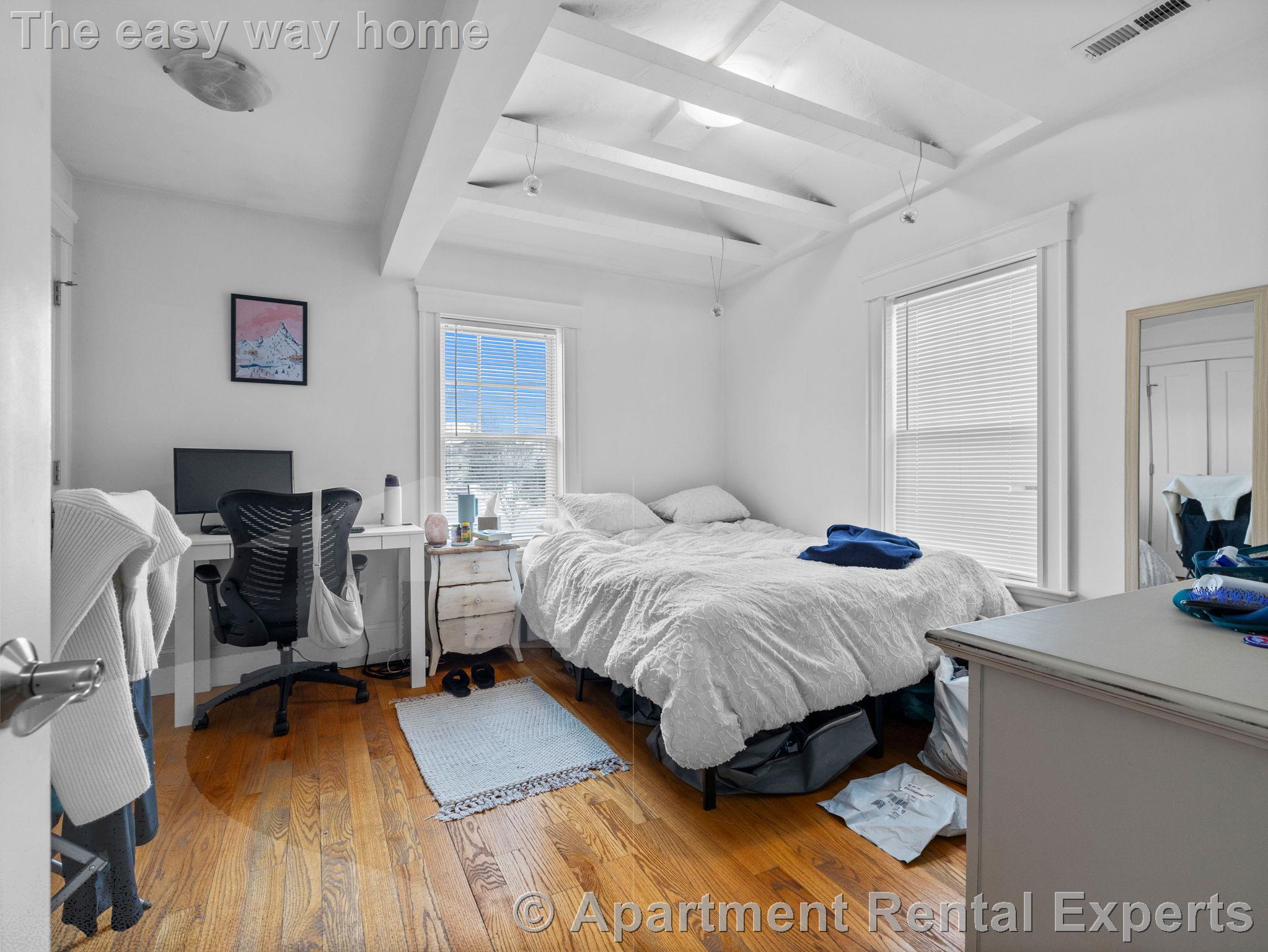 78 Bowdoin St, Tufts