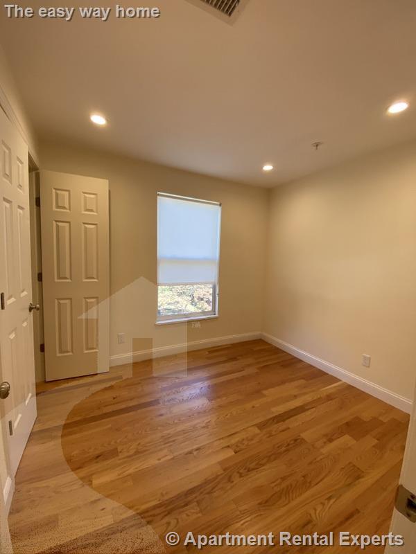 379 Harvard St, Harvard Square