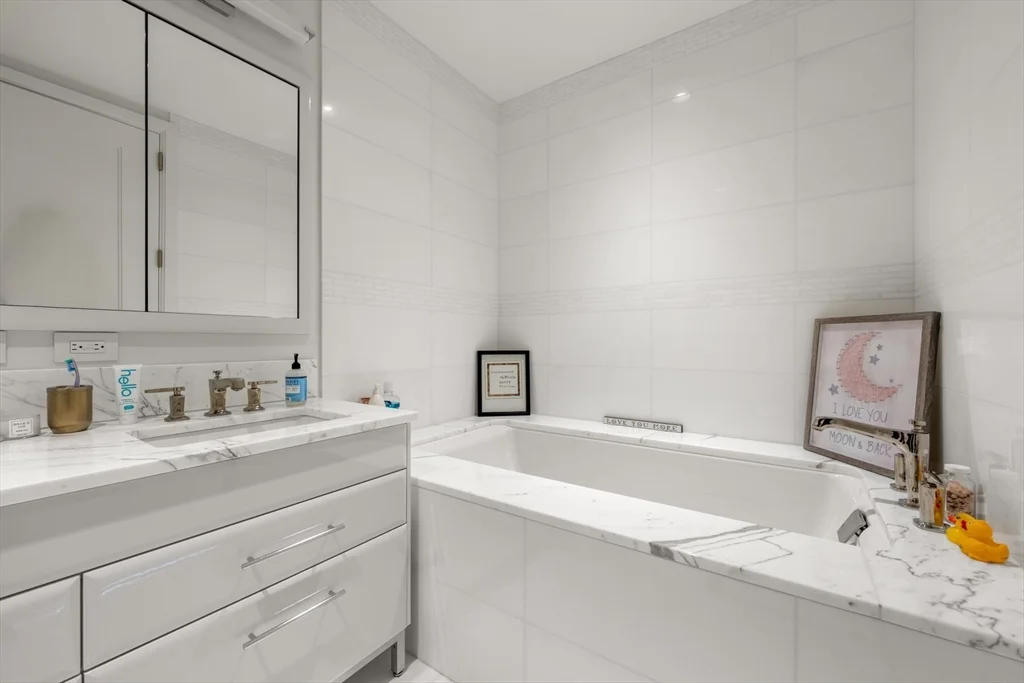 22 Liberty Dr, Seaport District