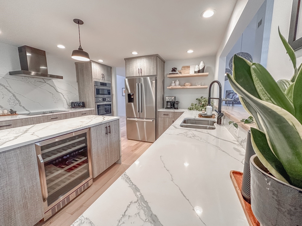 15 Thoreau Dr, Easton