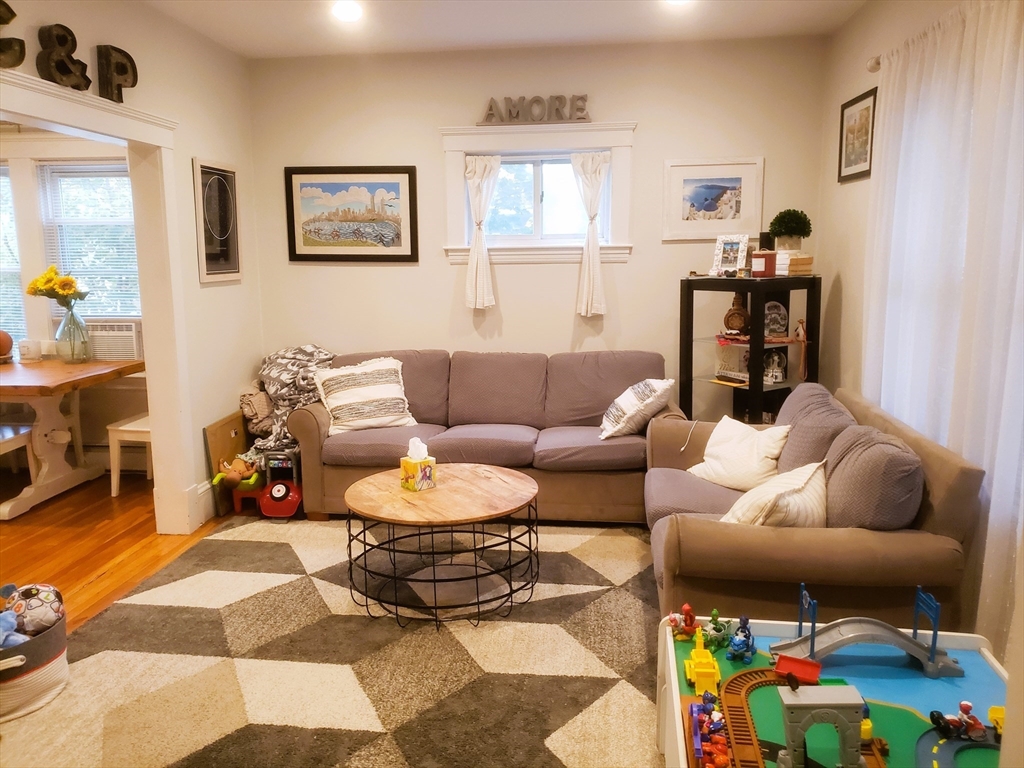 9 Menotomy Rd, Arlington