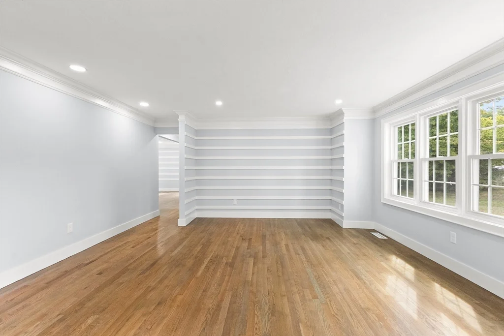 24 Country Club Dr, Plymouth