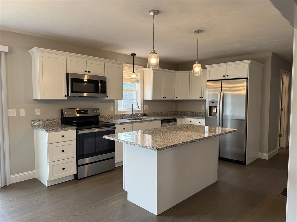 5 Pauline Way, Lakeville