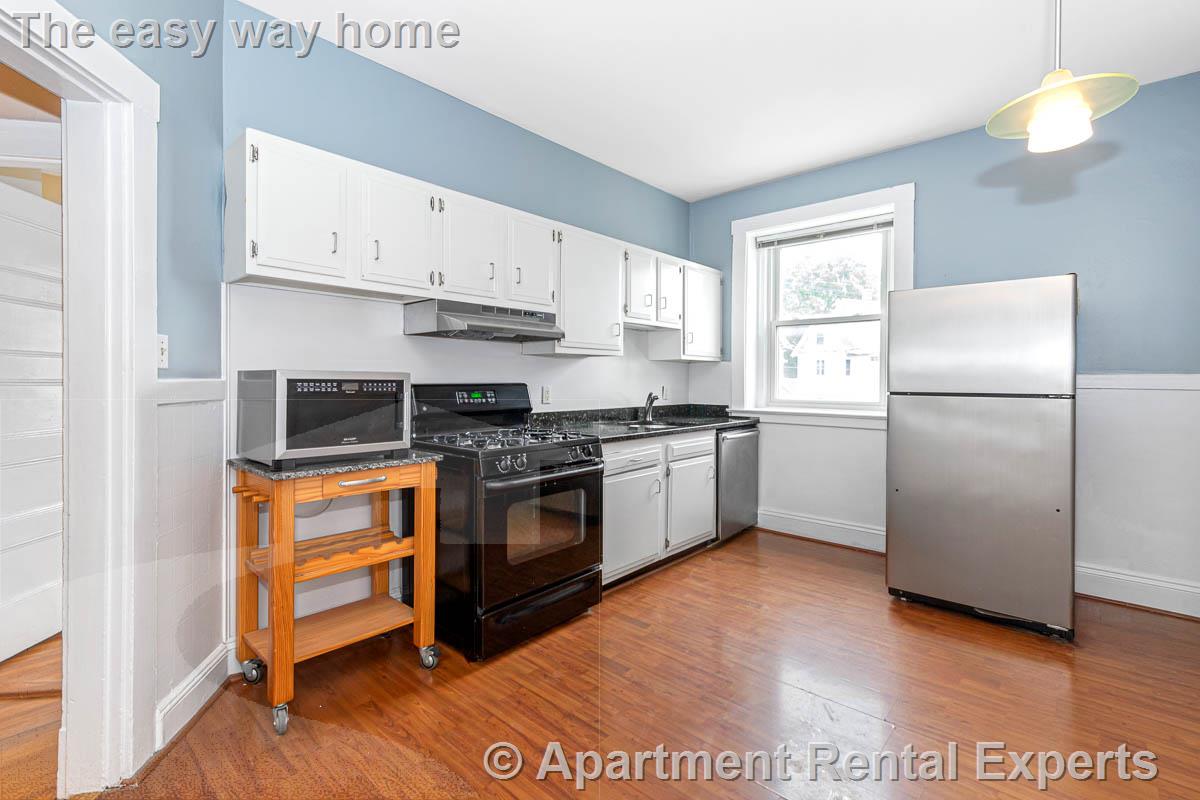 457 Washington St, Newtonville