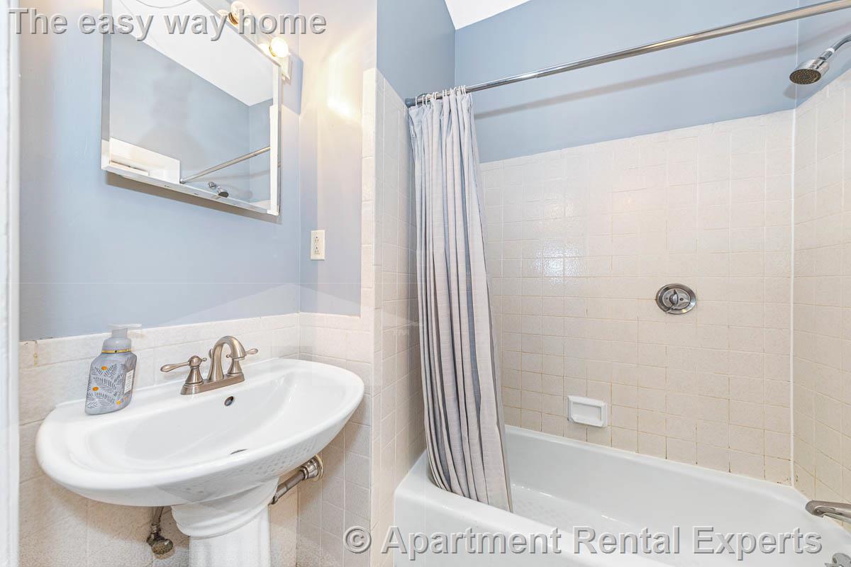 457 Washington St, Newtonville