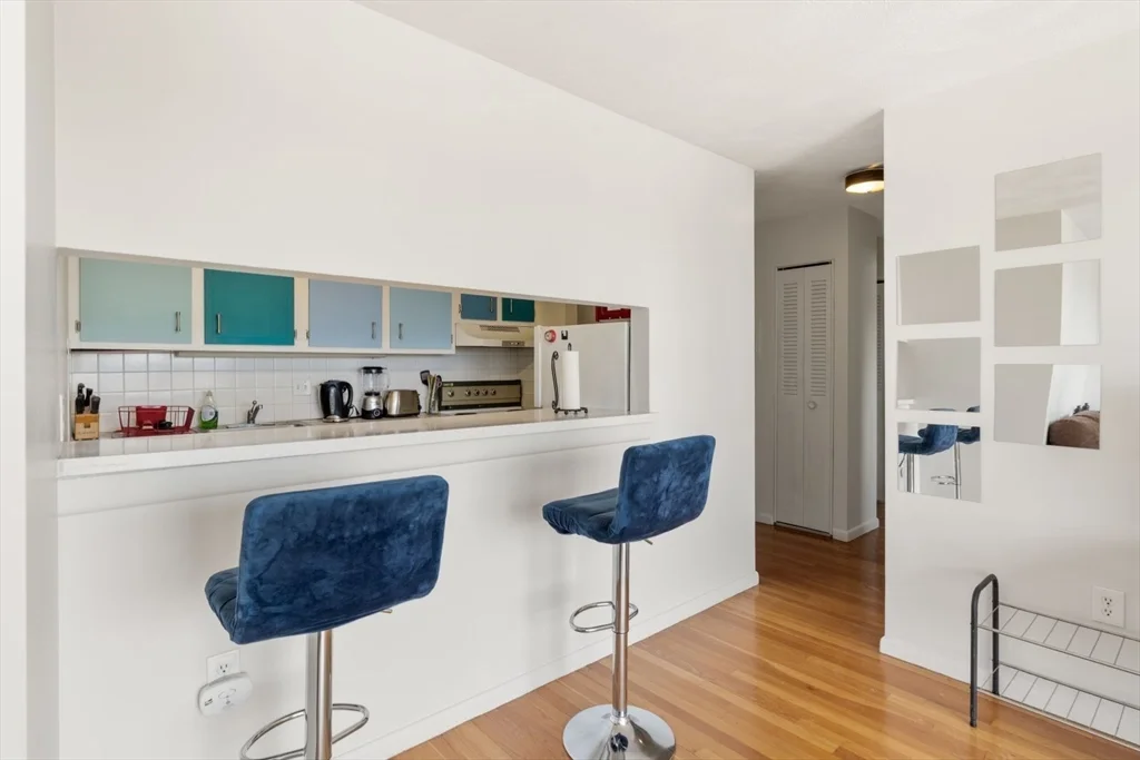 1643 Cambridge St, Harvard Square