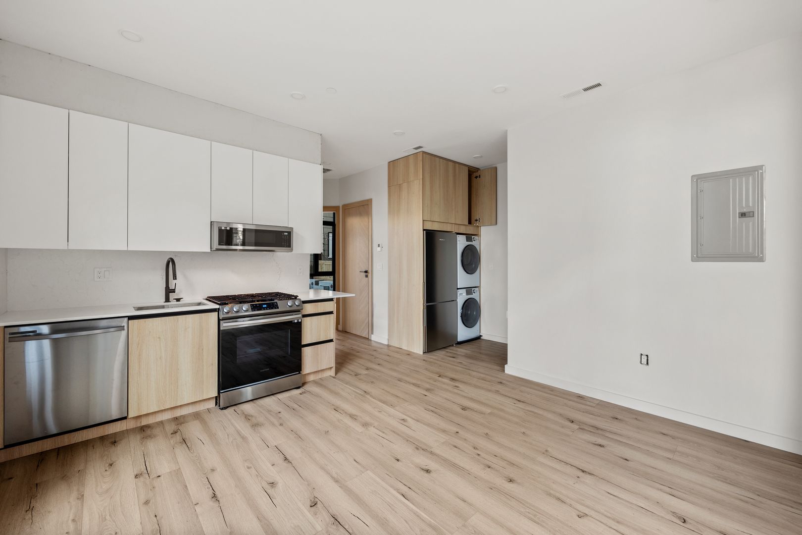 6 National St, South Boston