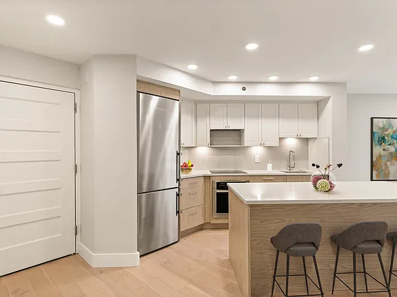 28 Exeter St, Back Bay