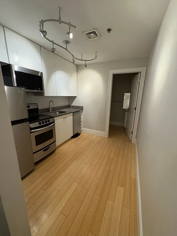 188 Cabot St, Beverly