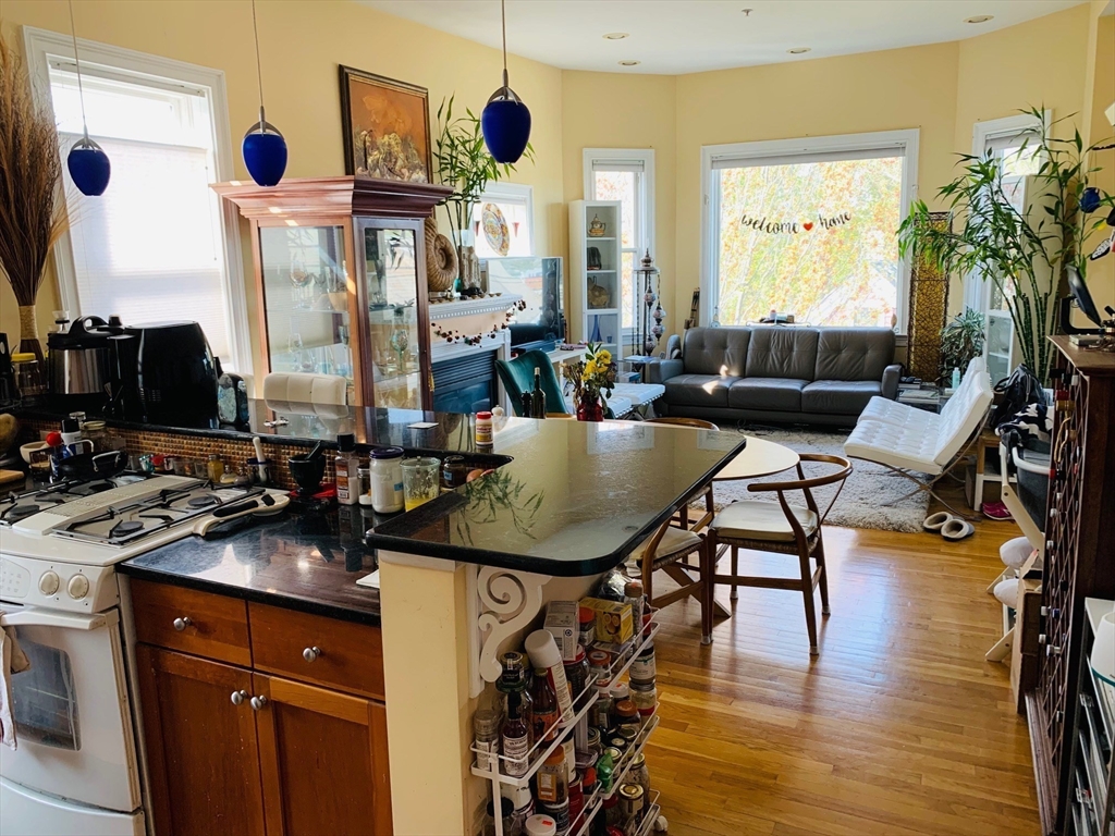 136 Hudson St, Powder House Square