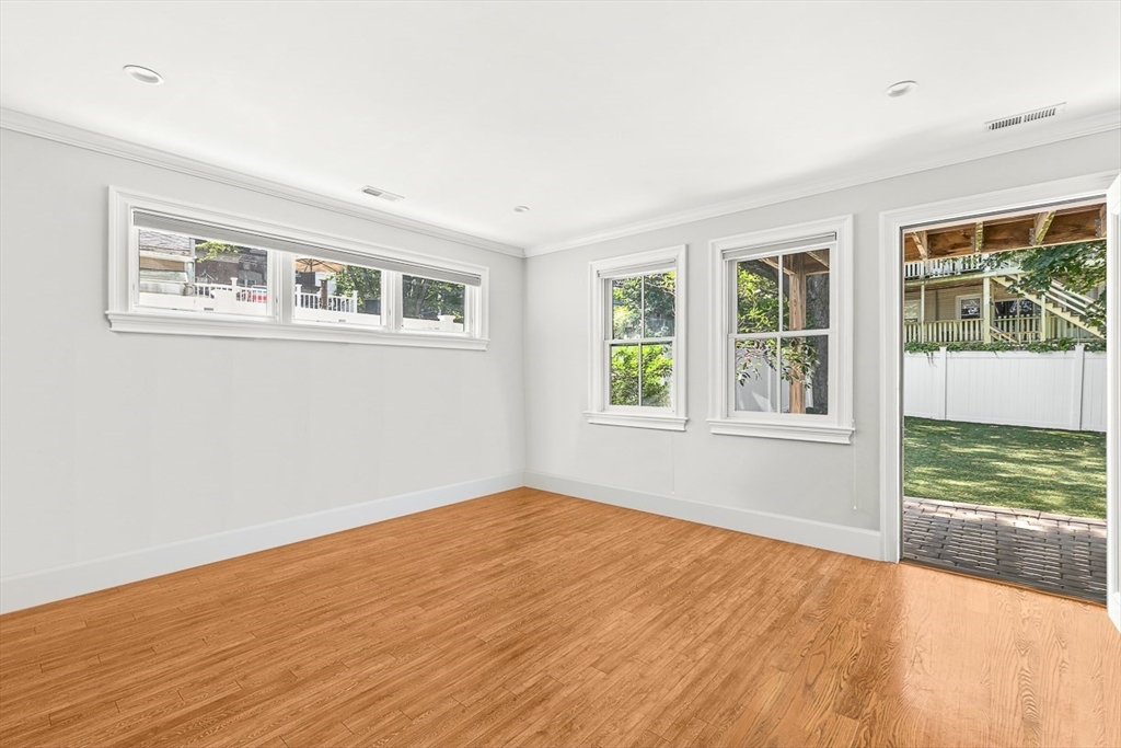 30 Middle St, South Boston