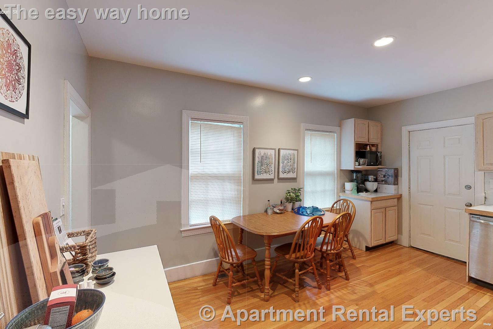 14 Mount Auburn St, Harvard Square