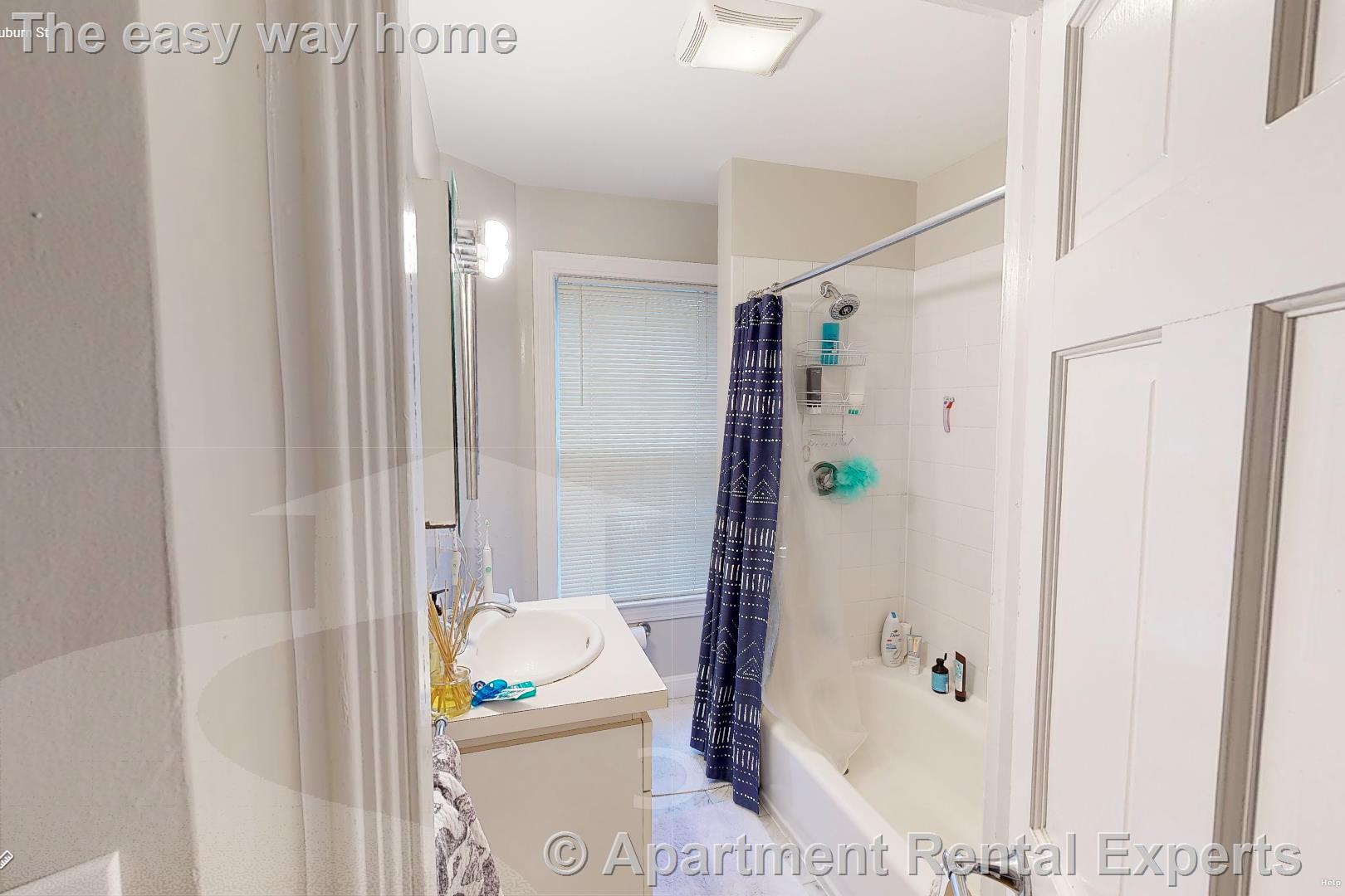 14 Mount Auburn St, Harvard Square