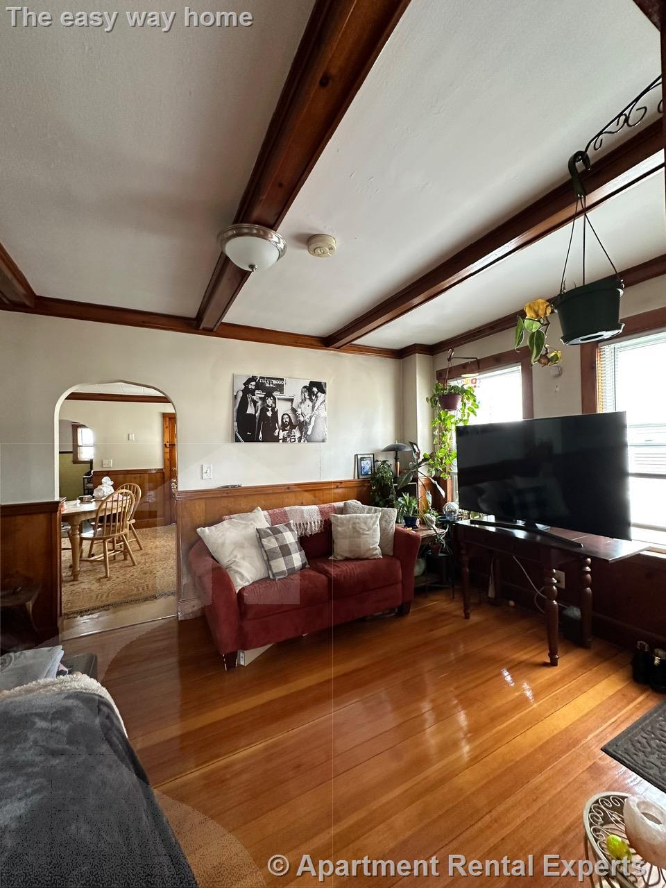 21 Ashland St, Malden Center