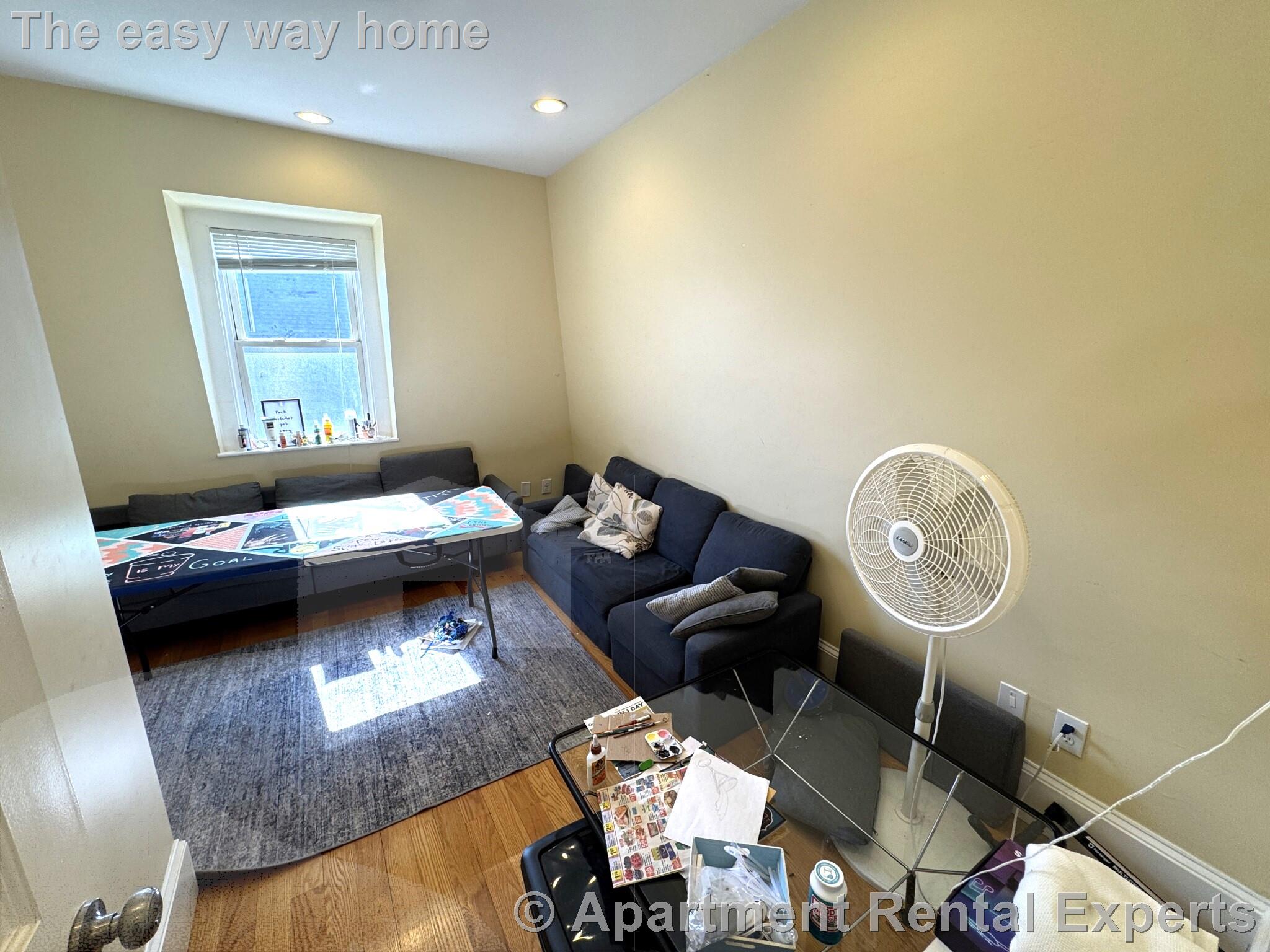 208 Holland St, Davis Square