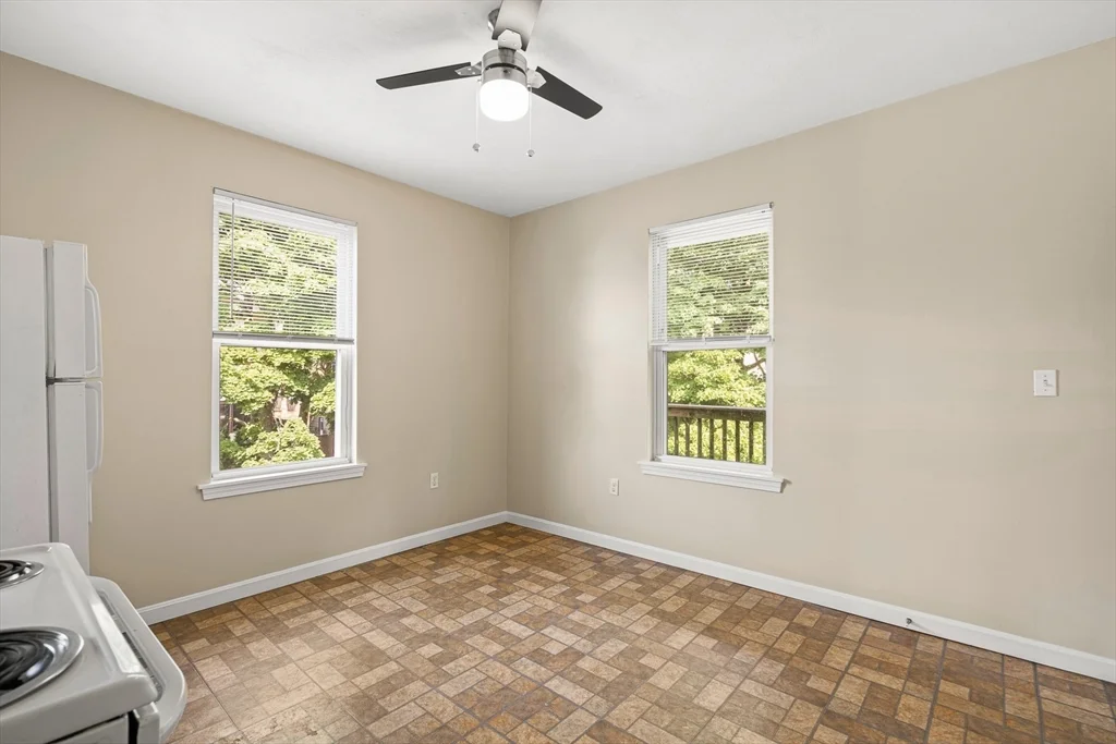 18 St Clair St, East Lynn