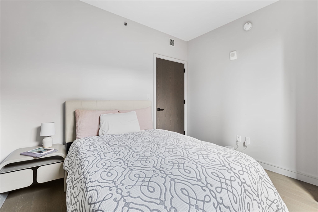 55 Lagrange, Downtown