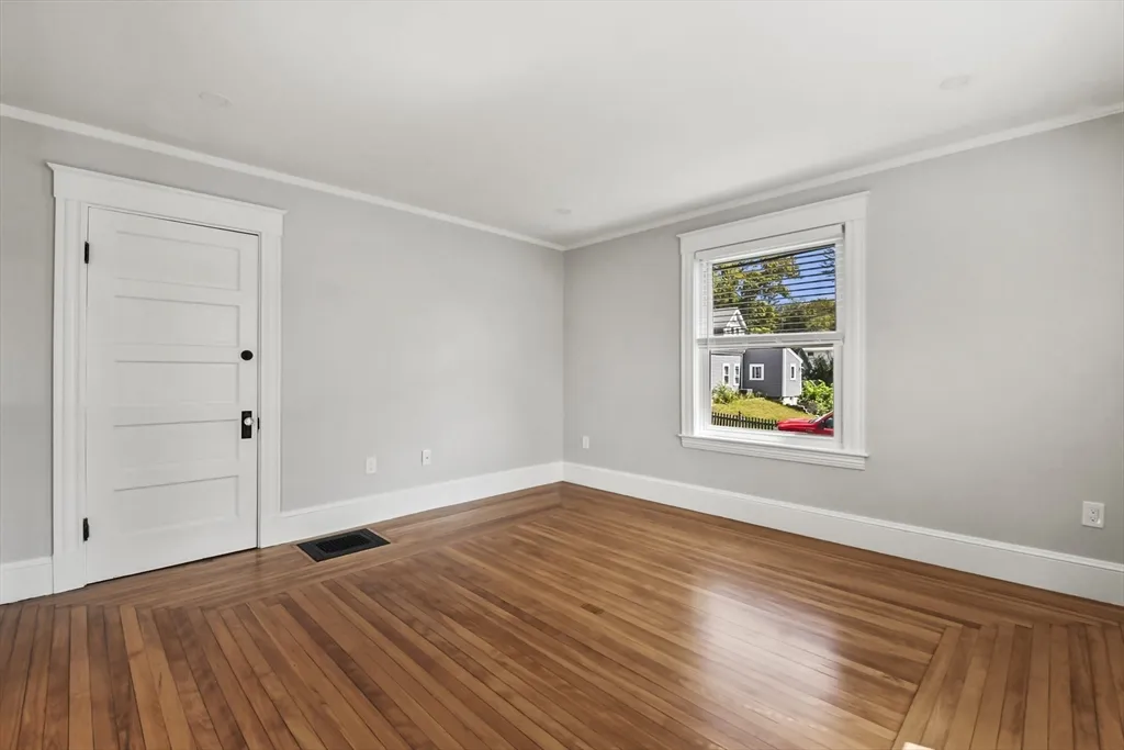 10 Cain Ave, Weymouth