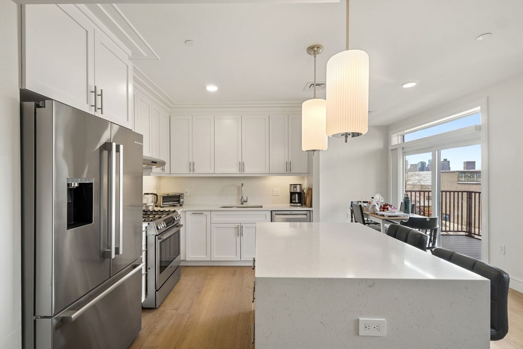 301 Border St, East Boston