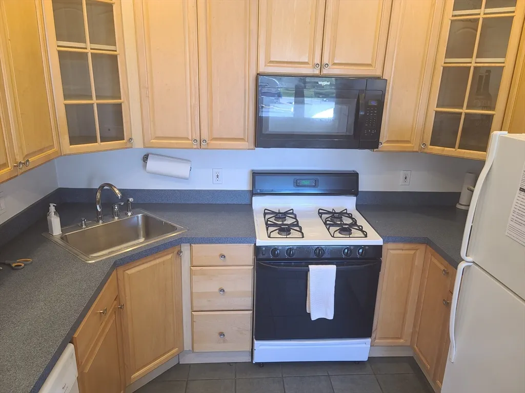 31 Jenkins St, South Boston