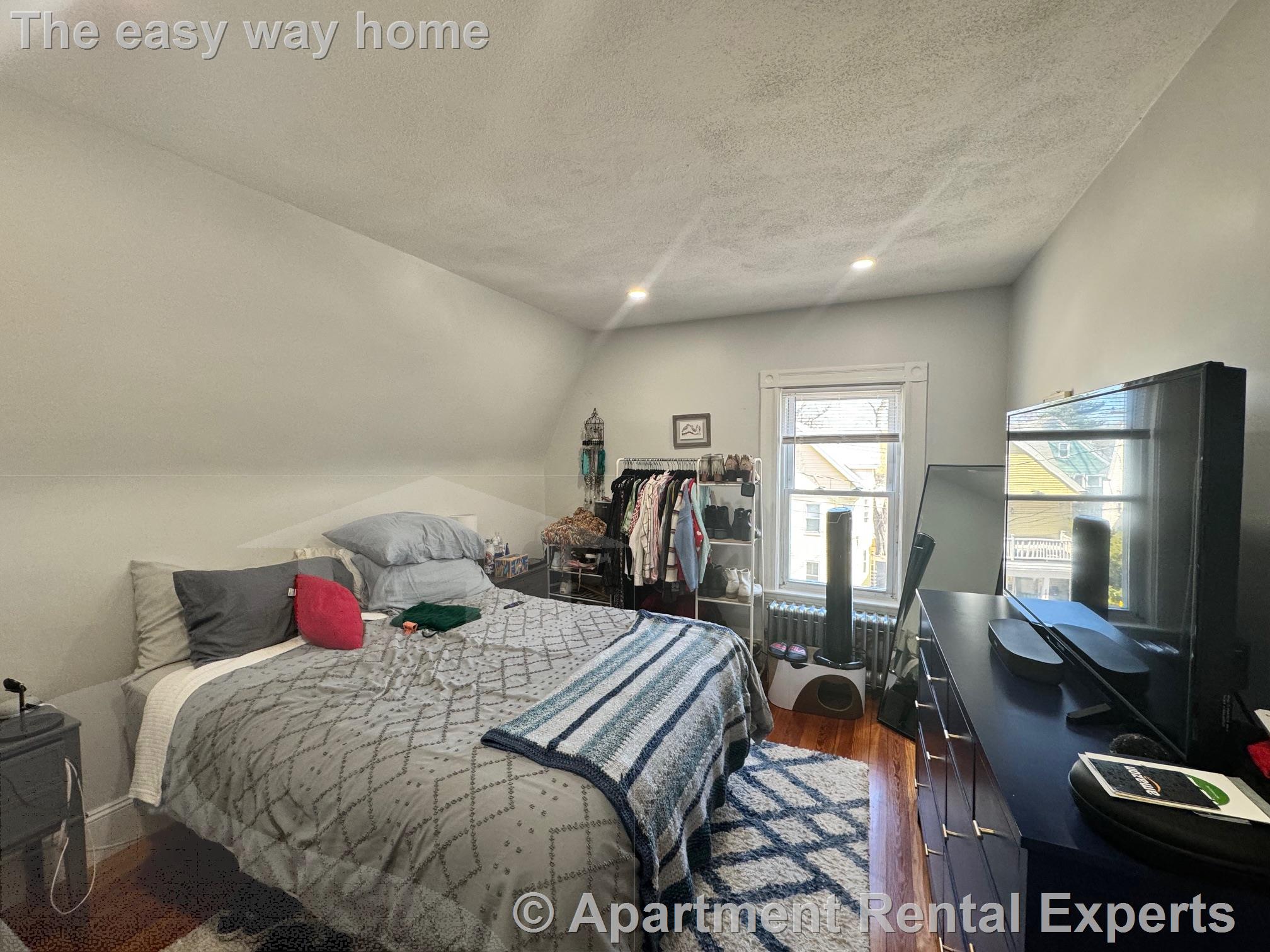 148 Willow Ave, Davis Square