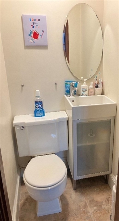 74 Stearns Rd, Longwood