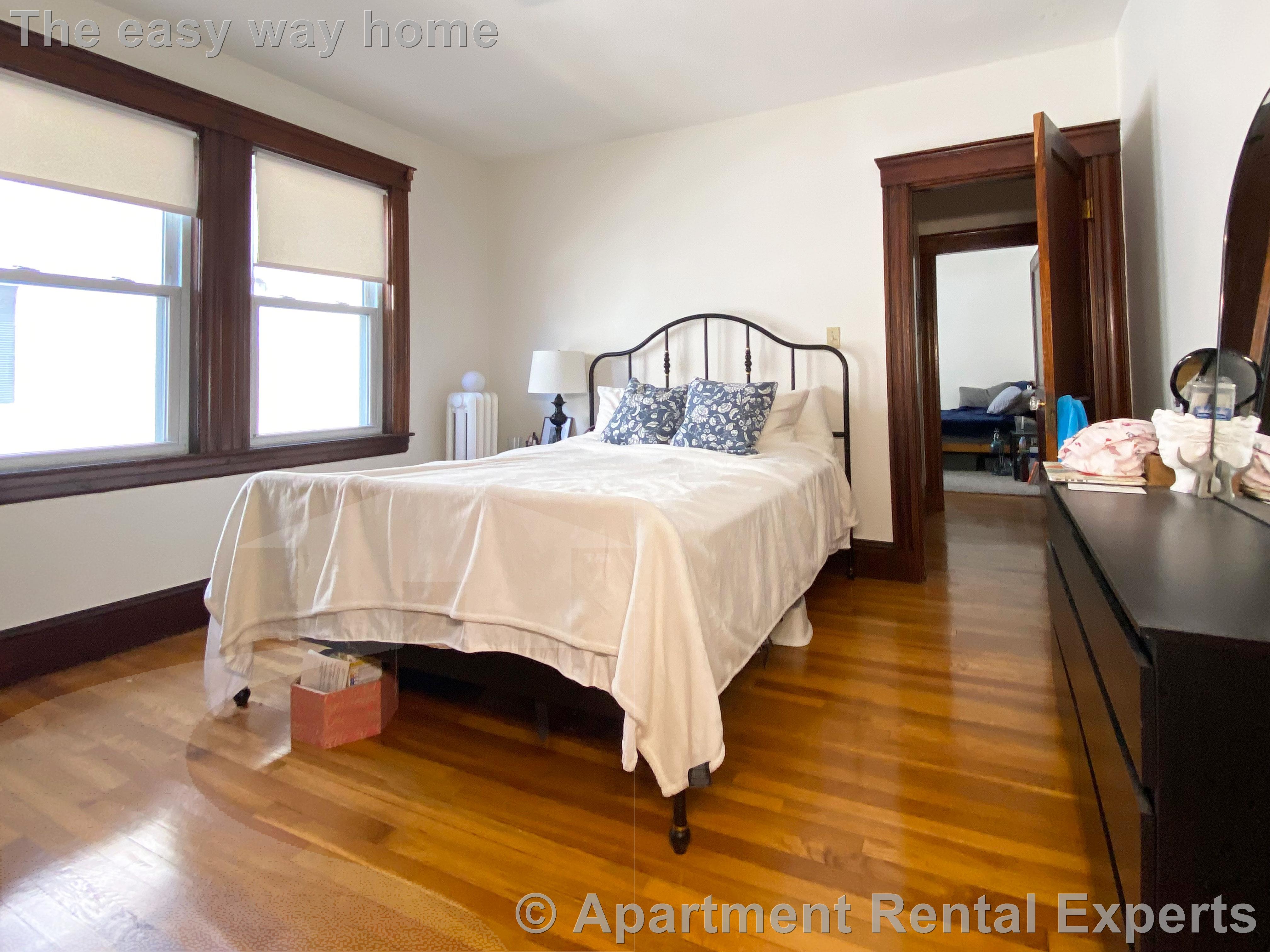 15 Clayton Ave, Magoun Square