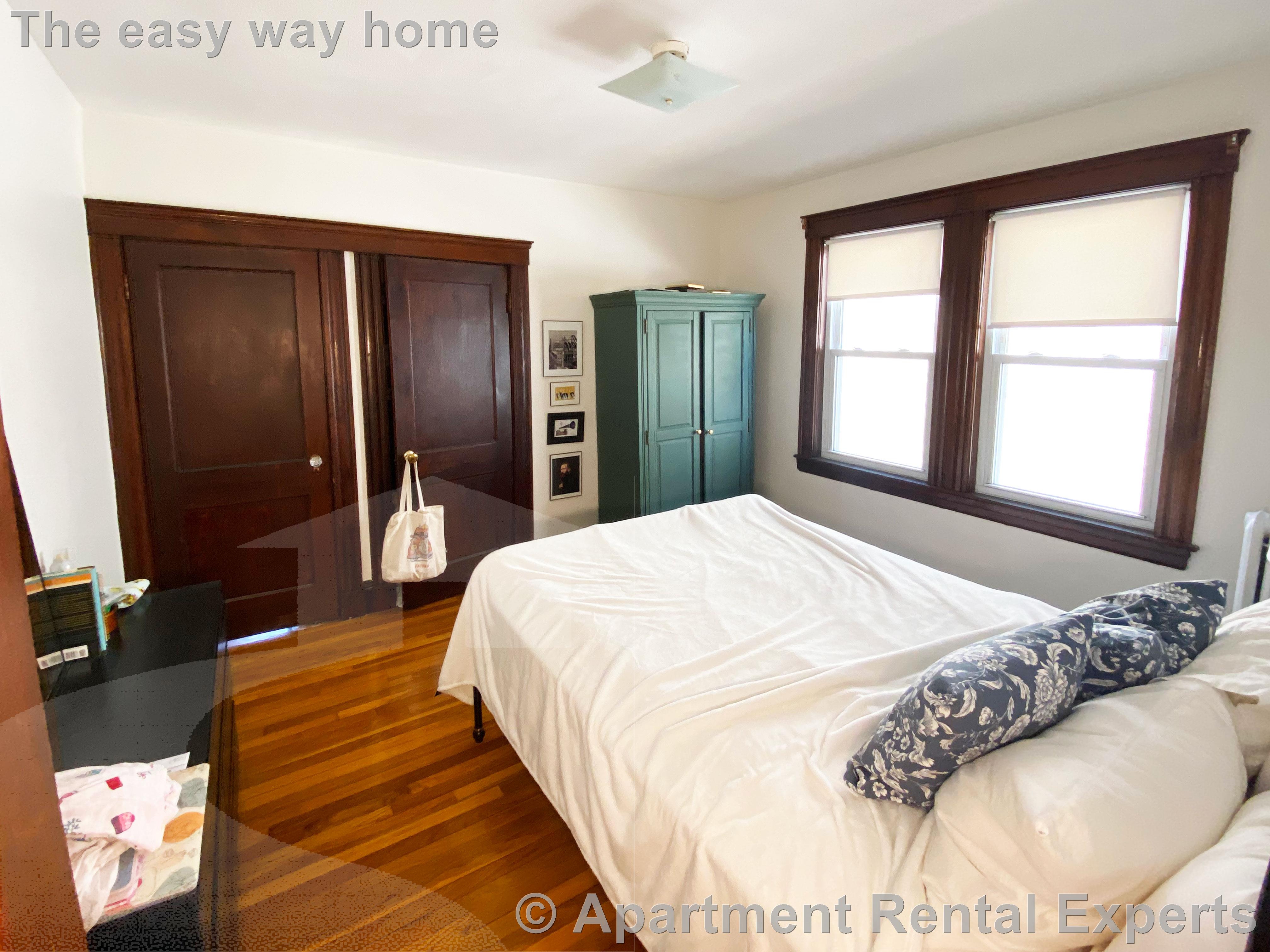 15 Clayton Ave, Magoun Square