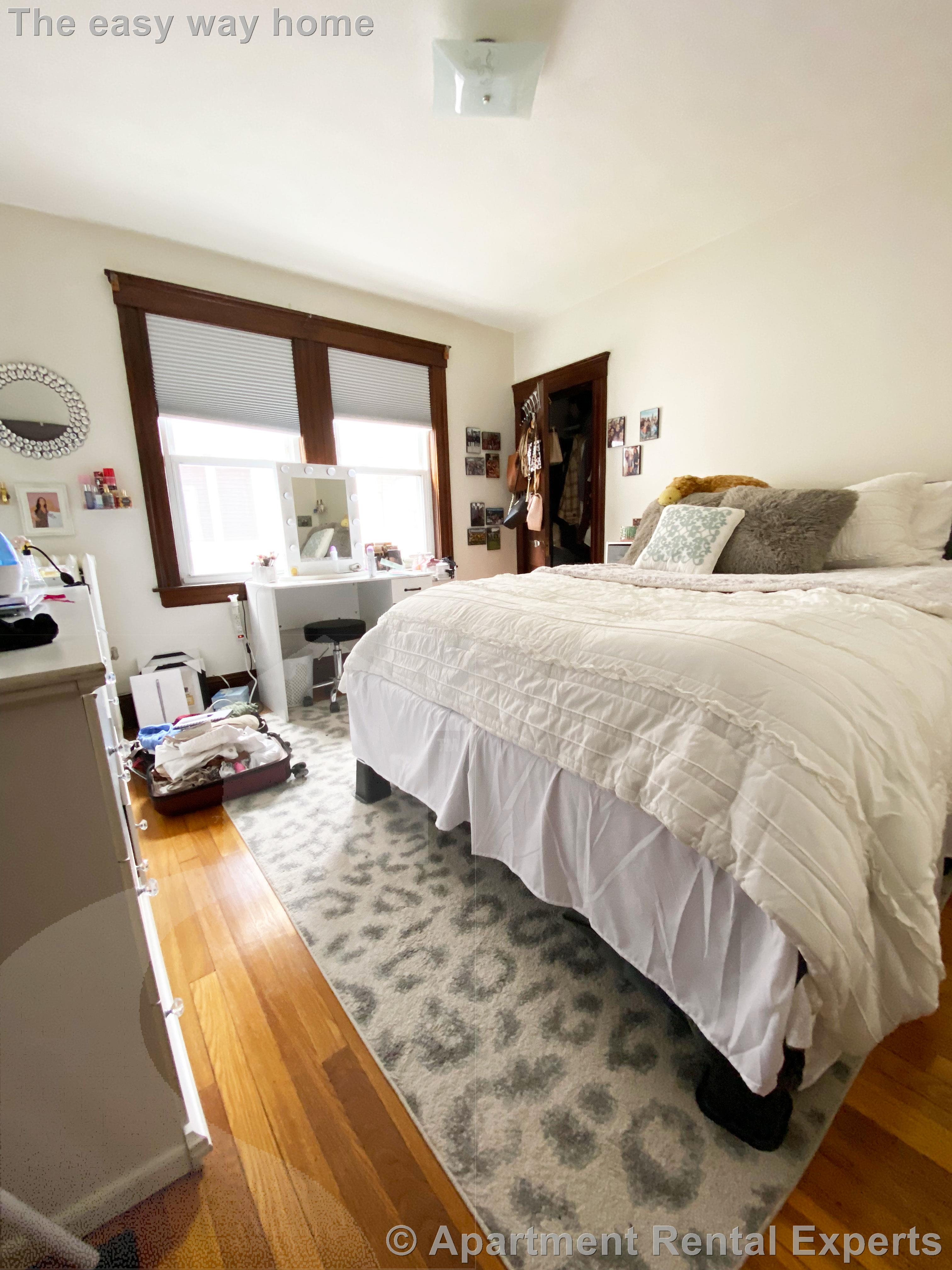 15 Clayton Ave, Magoun Square