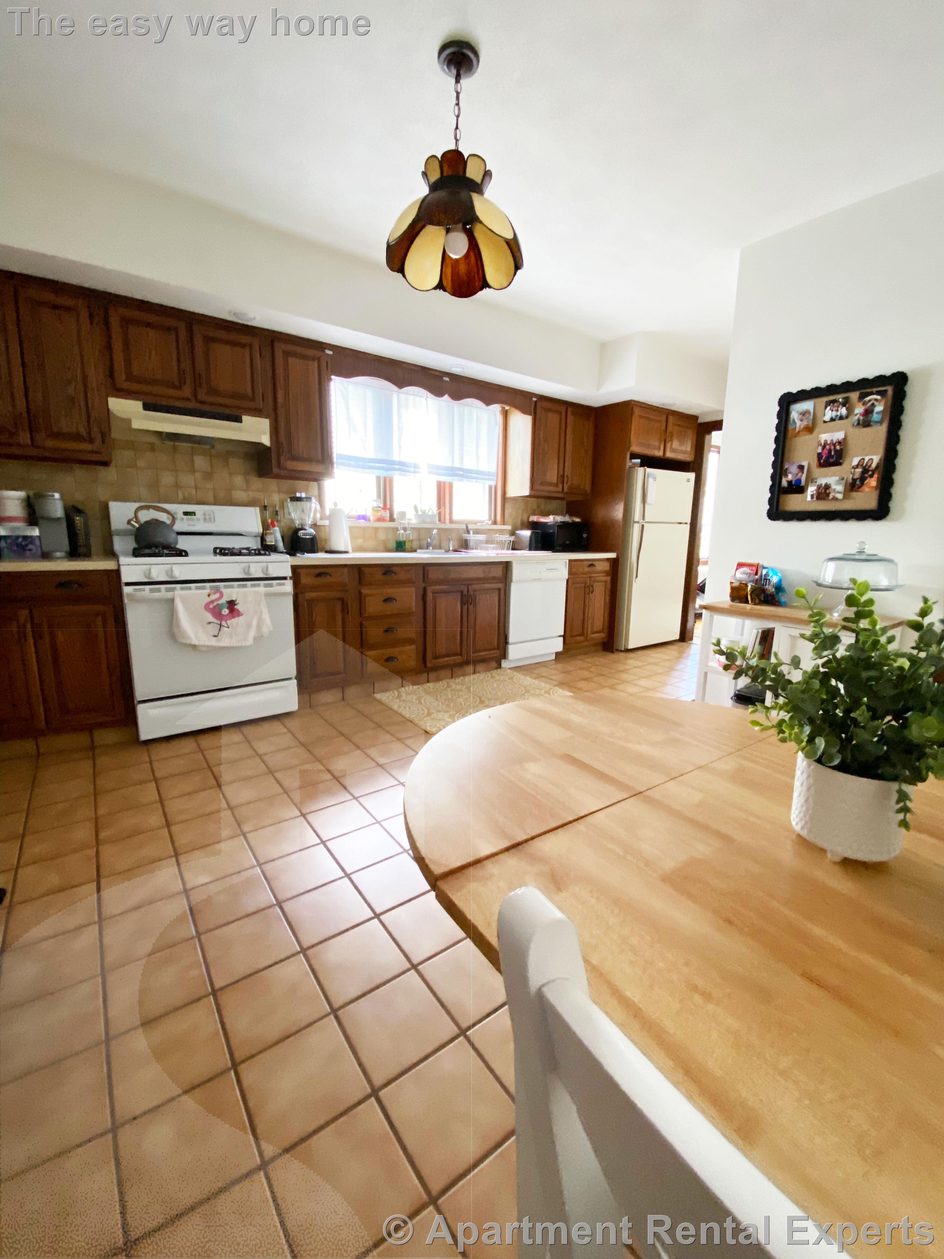 15 Clayton Ave, Magoun Square