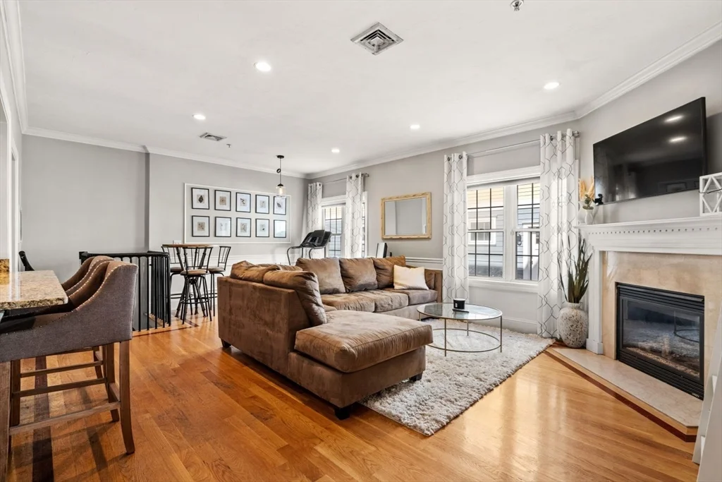 209 D St, South Boston