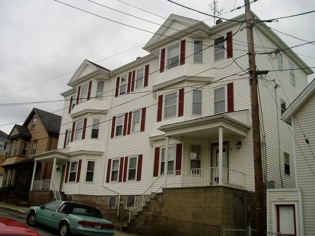 9 Lexington St, Fall River