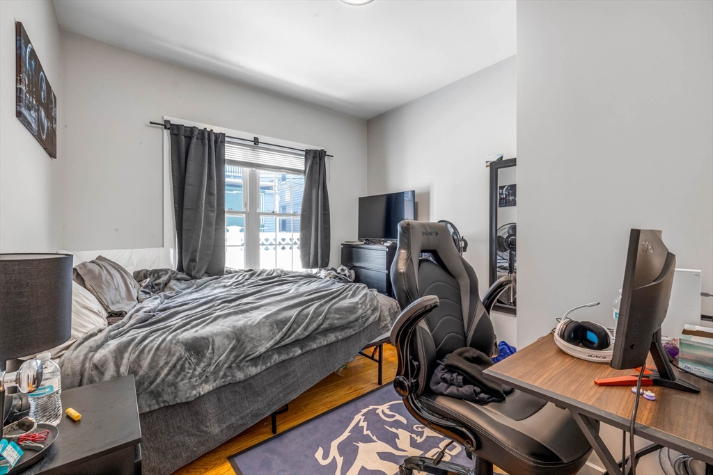 8 W Bellflower St, Dorchester