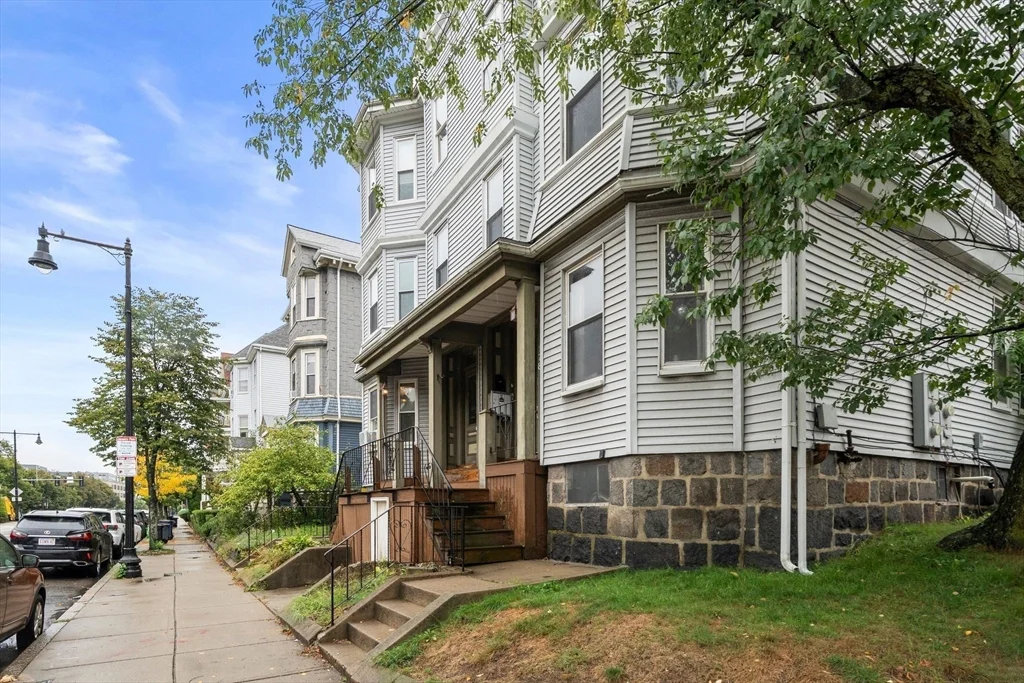 178 Hyde Park Ave, Jamaica Plain