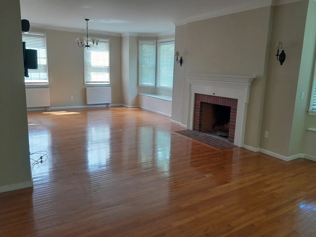 373 Littlefield Ln, Marlborough