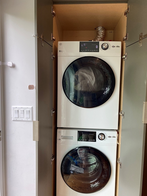 15 Colbourne Crescent, Brookline