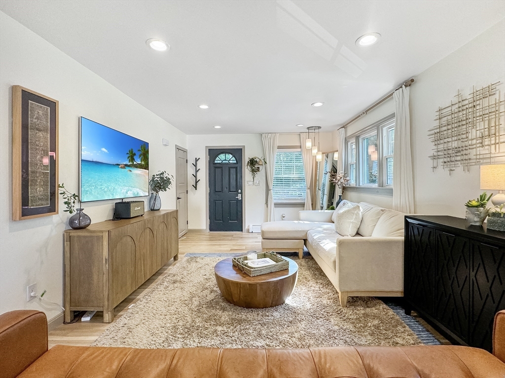 8 Greenhalge St, Medford