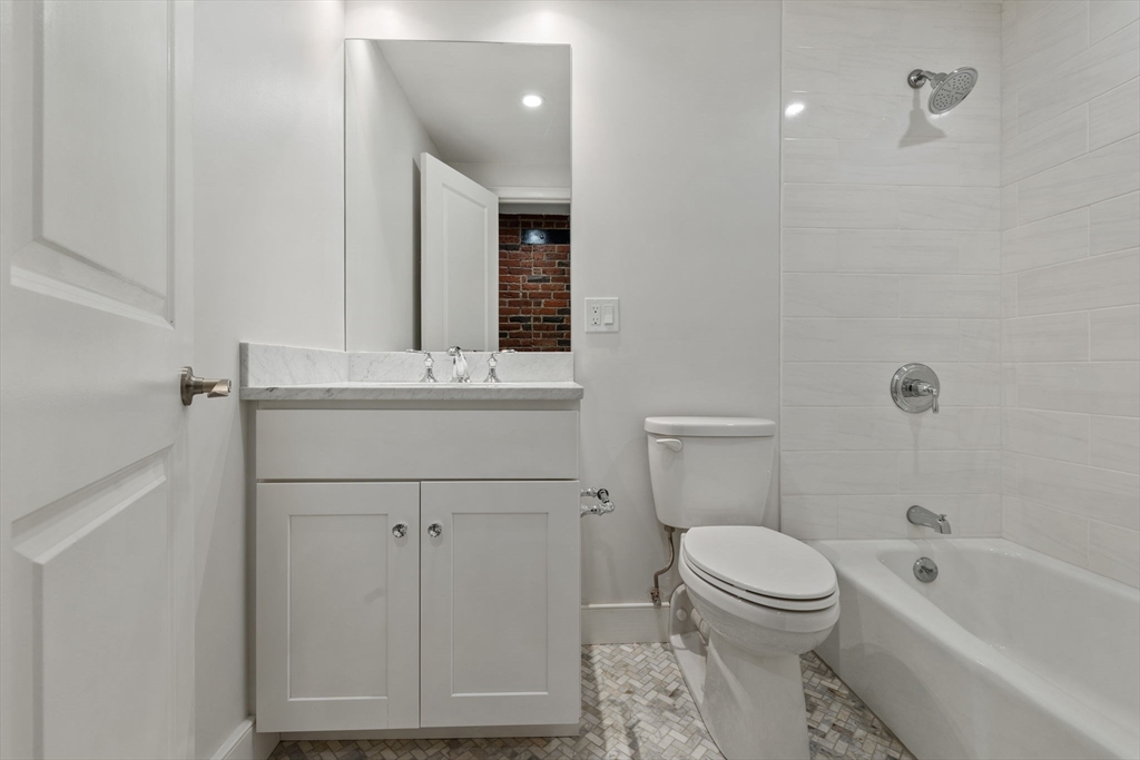 99 Fulton St, North End