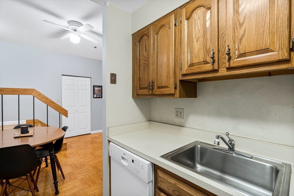1 bed, 1 bath apartment for rent at 357 Commercial St Unit 012, Waterfront — photo 4 of 7