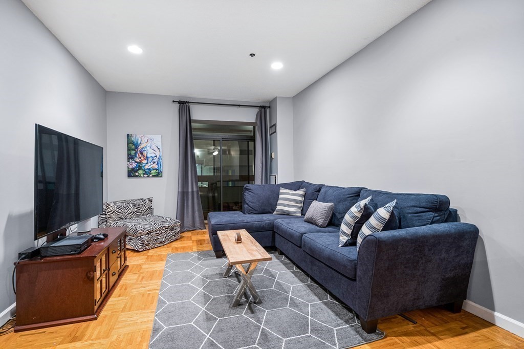 1 bed, 1 bath apartment for rent at 357 Commercial St Unit 012, Waterfront — photo 5 of 7