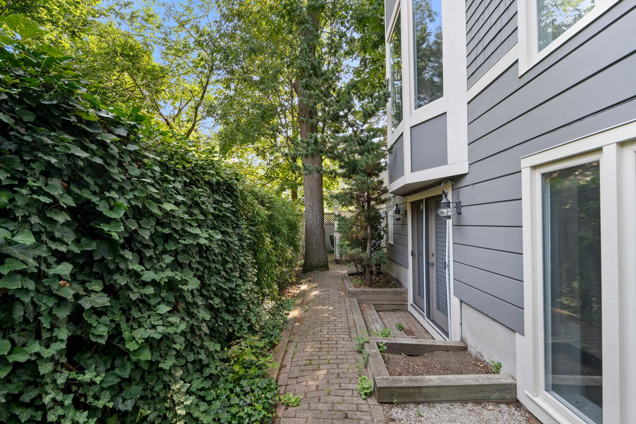 2 Garden Ln, Neighborhood Nine