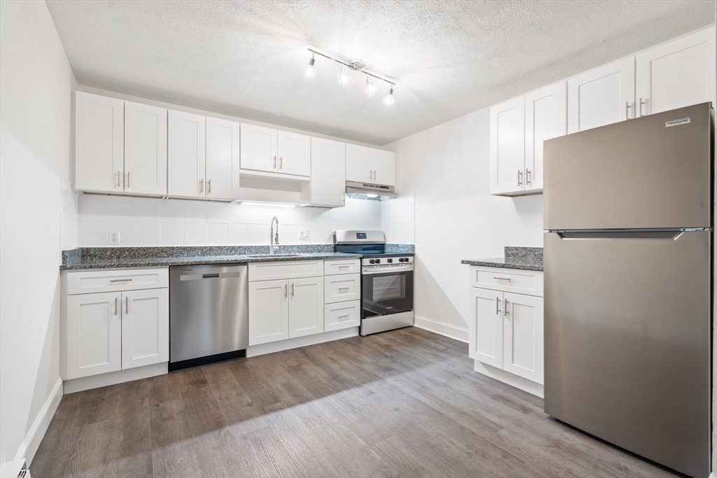 5 Walker Rd, North Andover