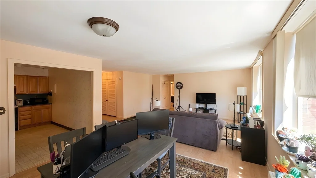 20 Hammond Pond Pkwy, Chestnut Hill