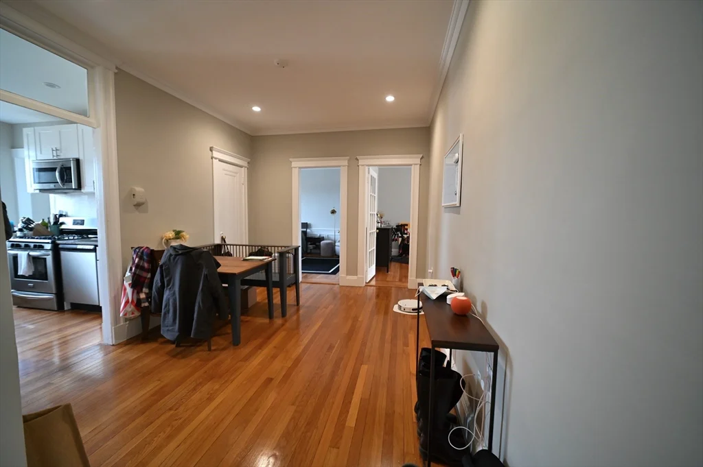 9 Greenway Ct, North Brookline