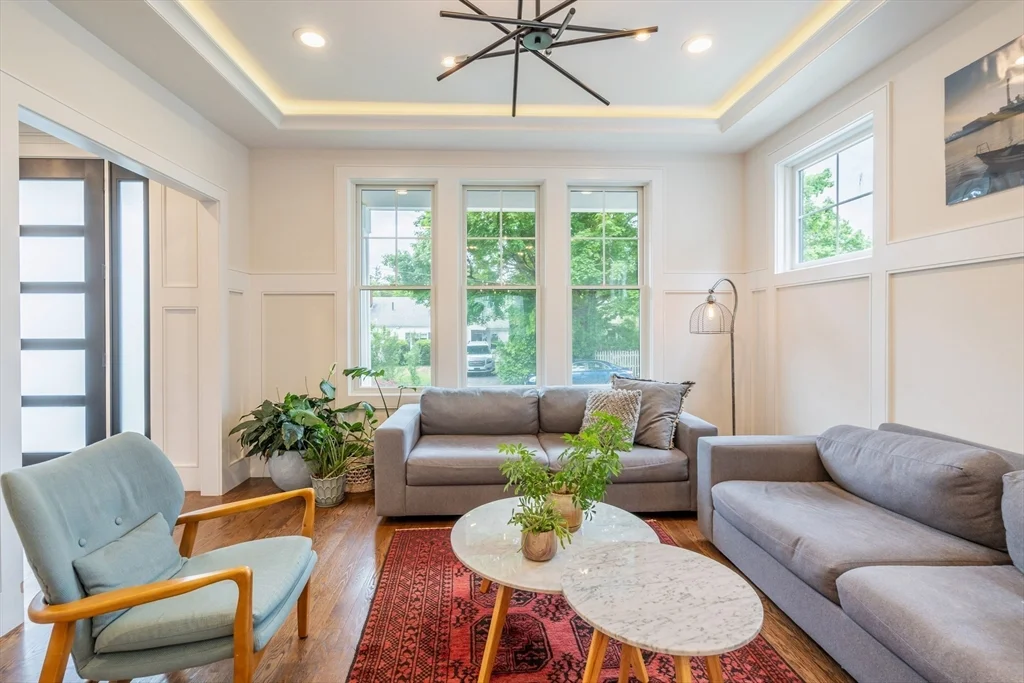 19 Shute Path, Newton Center