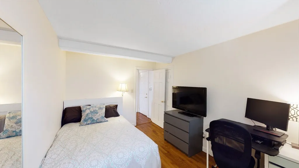 137 Peterborough St, Fenway