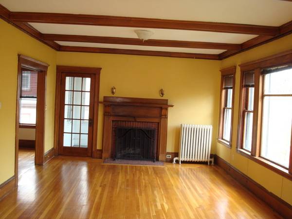 4 bed, 2 bath apartment for rent at 29 Ricker Rd Unit 2, Newton Corner — photo 2 of 21