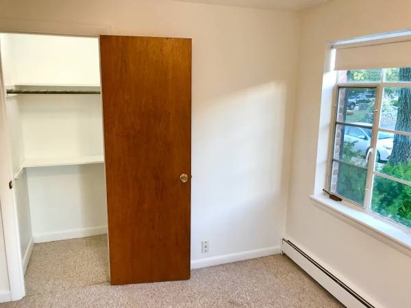 2 bed, 1 bath apartment for rent at 17 Prospect St Unit 7, Banks Square — photo 4 of 11