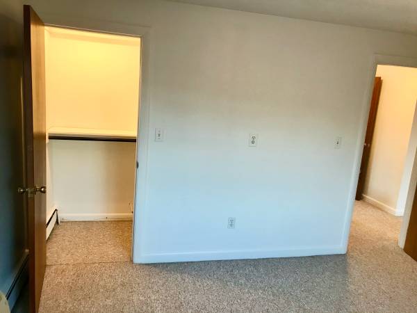 2 bed, 1 bath apartment for rent at 17 Prospect St Unit 1, Banks Square
